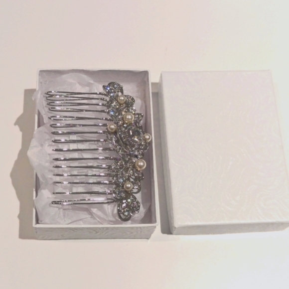 Rhinestone & Pearl Bridal Hair Accessory + Earings - BNIB - Picture 4 of 7